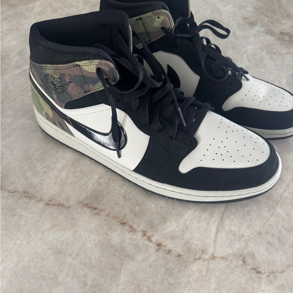 Nike Men's Black and Camouflage High-Top Sneakers